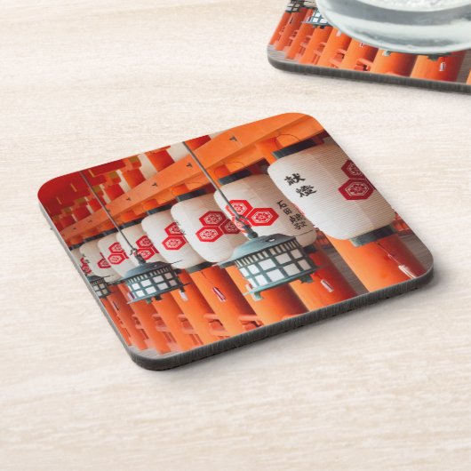 Laternen im Itsukushima-Schrein Getränkeuntersetzer (Linke Seite)