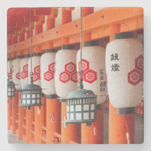 Laternen im Itsukushima-Schrein Steinuntersetzer