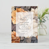 Latte Brown to Caramel Floral Hochzeit im Herbst Einladung (Stehend Vorderseite)