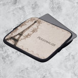 Latte Paris Grunge Laptop Sleeve<br><div class="desc">Schützen Sie Ihren Laptop unterwegs mit diesem verführerischen Sleeve-Design mit dem Eiffelturm vor einem grunzen Schwirl und dem Hintergrund der Briefmarke in Latte Brawn. Mit dem anpassbaren Text können Sie Schriftart ändern,  Textfarben und -größen nach Ihren Wünschen ändern. Personalisieren Sie sich selbst oder machen Sie ein großartiges Geschenk.</div>