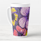 Latte Tasse des Blumendesigns (Linke Ecke)