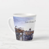 Latte Tasse mit San Clemente Pier (Linke Ecke)