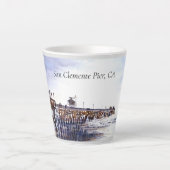 Latte Tasse mit San Clemente Pier (Vorderseite)