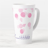 Latte Tasse, rosa Punkte, "Noch nicht... shhhhhhh. Milchtasse (Rechte Ecke)