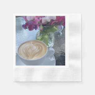 Latte und Duftwickenblüten Serviette