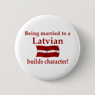Latvian errichtet Charakter Button