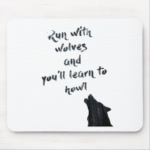 Lauf mit Wölfen und Ihnen lernt zu heulen Mousepad