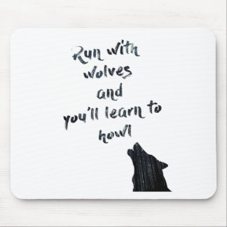 Lauf mit Wölfen und Ihnen lernt zu heulen Mousepad