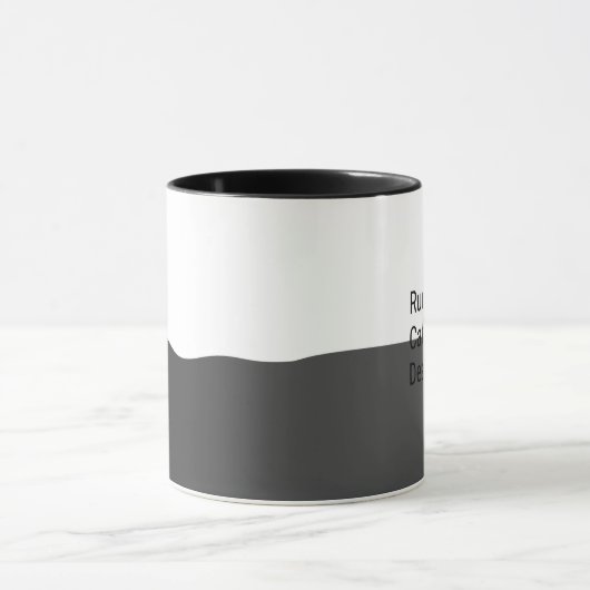 Laufen auf Koffein & Deadlines | Funny Work Coffe Tasse (Zentrum)