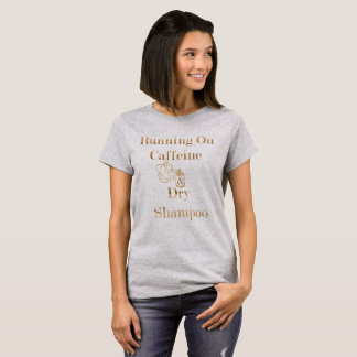 Laufen auf Koffein und trockenes Shampoo-T-Shirt T-Shirt