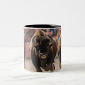 Laufen der Bullen Zweifarbige Tasse (Mittel)