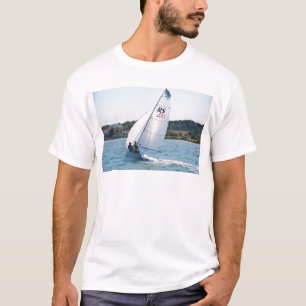 Laufen des Schlauchboots mit Geschwindigkeit T-Shirt