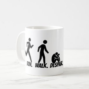 Laufen. Gehen. Verzweiflung. Kaffeetasse