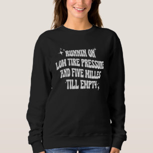 Laufend bei niedrigem Reifendruck und fünf Meilen  Sweatshirt