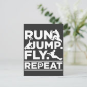 Laufende Athlete springen Freerunner Run Jump Fly Postkarte (Stehend Vorderseite)