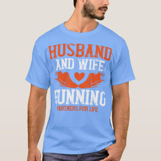 Laufende Stunden und Ehefrau T-Shirt