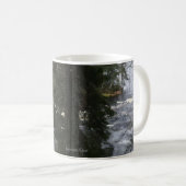 Laufende Wasserlandschaft in Finnland Kaffeetasse (VorderseiteRechts)