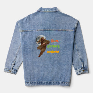 Laufendes Sasquatch Abenteuer Glaubensdesign Jeansjacke