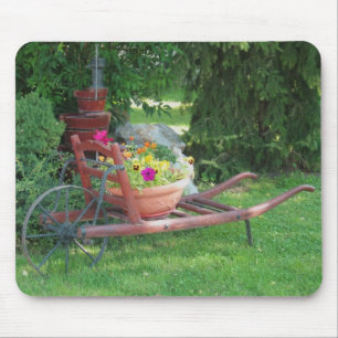 Laufkatze mit Blumen Mousepad
