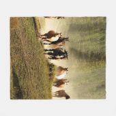 Laufpferde auf der Ranch von Montana Fleecedecke (Vorderseite (Horizontal))