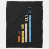 Laufstrecken I - 5K 10K 13,1 26,2 Marathonläufer Fleecedecke (Vorderseite)