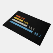 Laufstrecken I - 5K 10K 13,1 26,2 Marathonläufer Fußmatte (Schrägansicht)