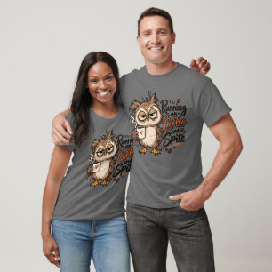 Läuft auf Kaffee und Trotz Lustige Eule T-Shirt