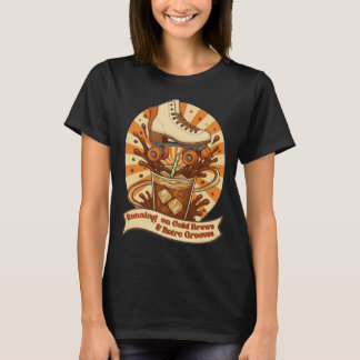 Läuft auf kalten Getränken und Retro-Rhythmen T-Shirt
