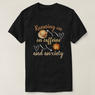 Läuft auf Koffein und Angstzuständen T-Shirt