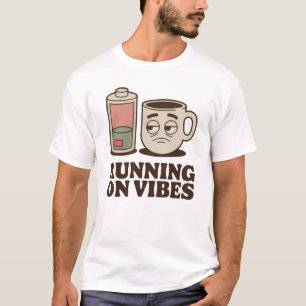 Läuft auf Vibes   Lustiges Low-Energy-Kaffeedesign T-Shirt