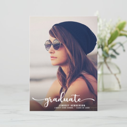 Laufwerk durch Graduierungspartei Weißes Skript-Fo Einladung (Stehend Vorderseite)