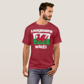 Laugharne, Wales mit walisischer Flagge T-Shirt (Vorne ganz)