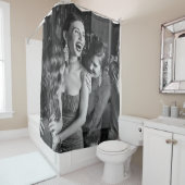 Laughing Girls: stilvolles schwarz-weißes Foto Duschvorhang (Beispiel)