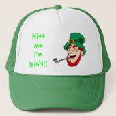 Laughing Leprechaun St Patrick's Day Truckerkappe (Vorderseite)