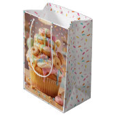 Launenhafte Cupcake Mädchen-Geburtstag Mittlere Geschenktüte (Rückseite Schrägansicht)