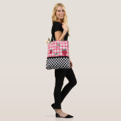 Launige Erdbeeren und Schachbrettmuster Tasche (Am Model)