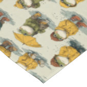Launische Frösche im Regenmantel-Muster Tischdecke (Schrägansicht)
