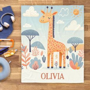 Launische niedliche Giraffe in der Savanne Fleecedecke