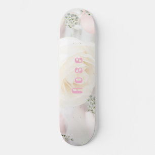 Launische Rose und weiße Blüten Skateboard