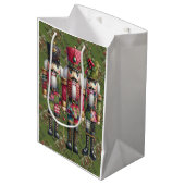 Launisches Patchwork-Weihnachts-Nussknacker-Trio Mittlere Geschenktüte (Vorderseite Schrägansicht)