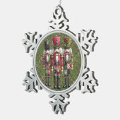 Launisches Patchwork-Weihnachts-Nussknacker-Trio Schneeflocken Zinn-Ornament (Rechts)