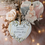 Laurel Leaf Baby's First Christmas Foto Keramik Ornament<br><div class="desc">Feiern Sie Ihr erstes Weihnachtsfest mit diesem bezaubernden Urlaubsornament. Das süße,  herzförmige Design zeichnet sich durch "das erste Weihnachtsfest des Babys",  den Namen des Babys und das Jahr aus,  umgeben von einem Imitat mit goldenen Folienabdeckung und grünen Wintern-Blätter. Fügen Sie der Rückseite ein Foto hinzu.</div>