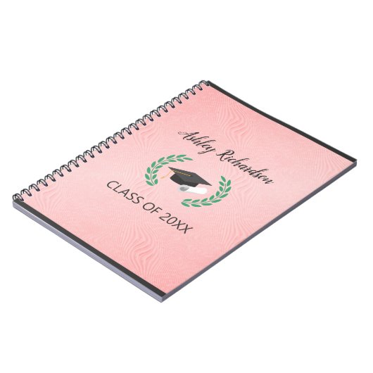 Laurel und Cap im rosa Hintergrund Notizblock (Linke Seite)