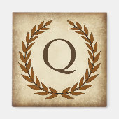 Laurel Wreath Aged Papyrus Monogram Initial Q Magnet (Vorne)