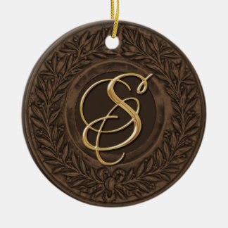 Laurel Wreath mit Gold Monogram in Brown Keramikornament