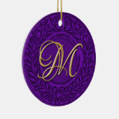 Laurel Wreath mit Goldmonogramm Lila Keramikornament (Rechts)