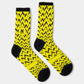 Lauter Chevron Schwarz und Gelb Name Initialen Socken (Rechts)