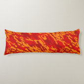 Lava Red Camouflage Body Pillow Seitenschläferkissen (Vorderseite)
