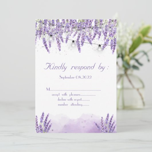 Lavander String Lights Einladung (Stehend Vorderseite)