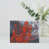 Lavastrom aus dem Krater des ausbrechenden Vulkans Postkarte (Stehend Vorderseite)